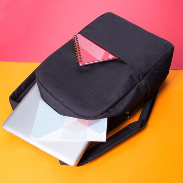 Mochila nylon poliéster para notebook. Possui compartimento grande com bolso interno para notebook- bolso pequeno