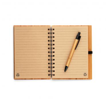 Caderno A5. Bambu. Com 70 folhas pautadas de papel reciclado.