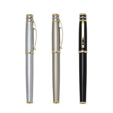 Caneta metal roller com tampa.