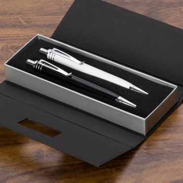 Estojo para duas canetas material de cartonagem com placa central para personalização