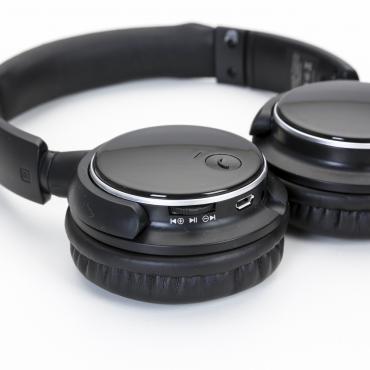 Headfone wireless preto com haste ajustável e fones giratórios