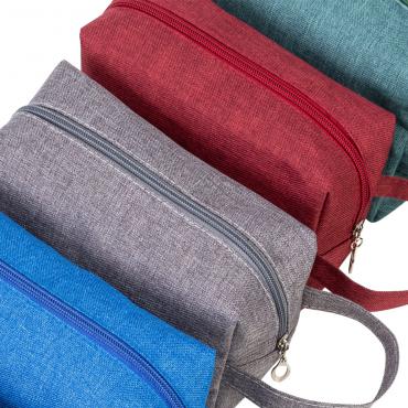 Necessaire de nylon colorido com alça lateral- parte interna com forro de poliéster.
